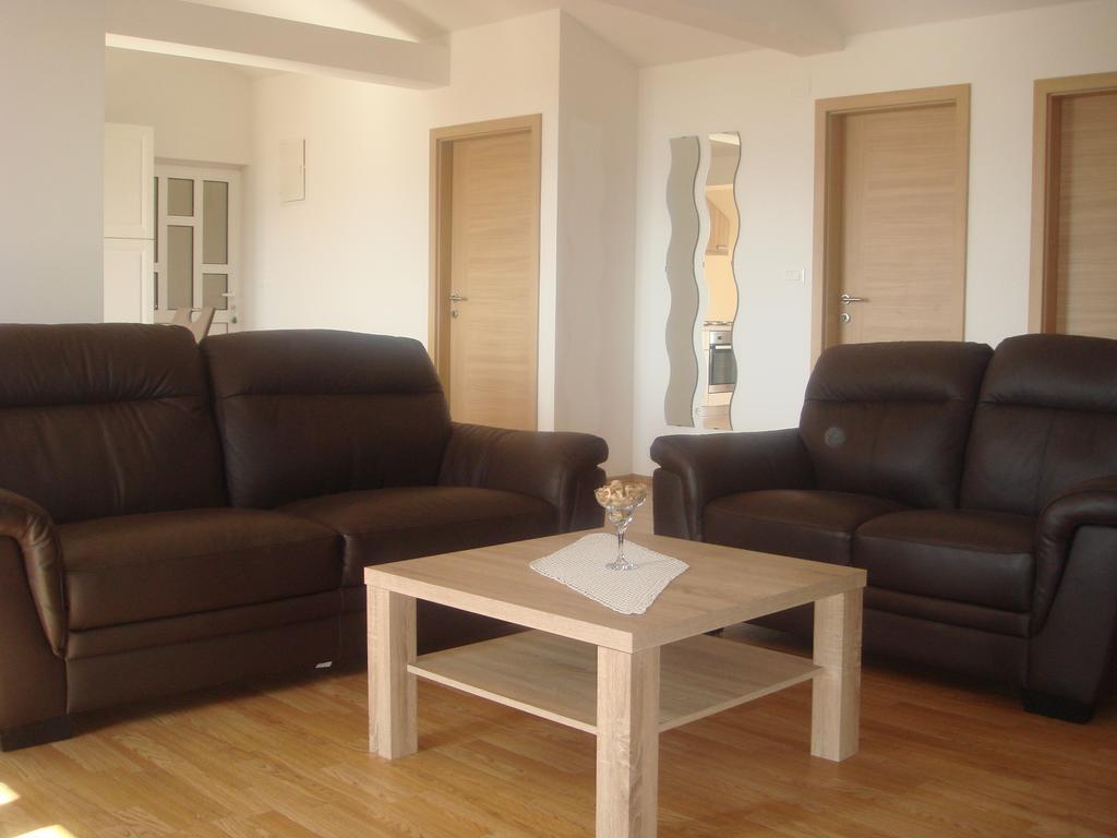 Apartments Jelicic Selce Exterior foto